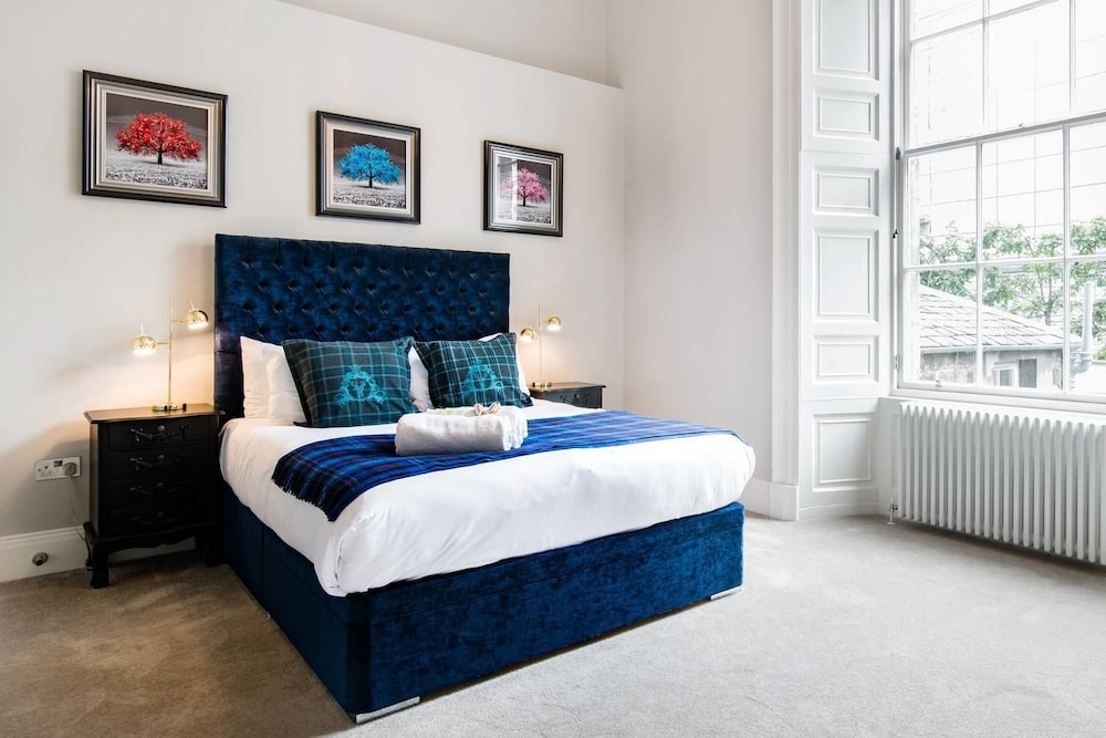 JOIVY York Place Apartment in Georgian City Centre Building view 3