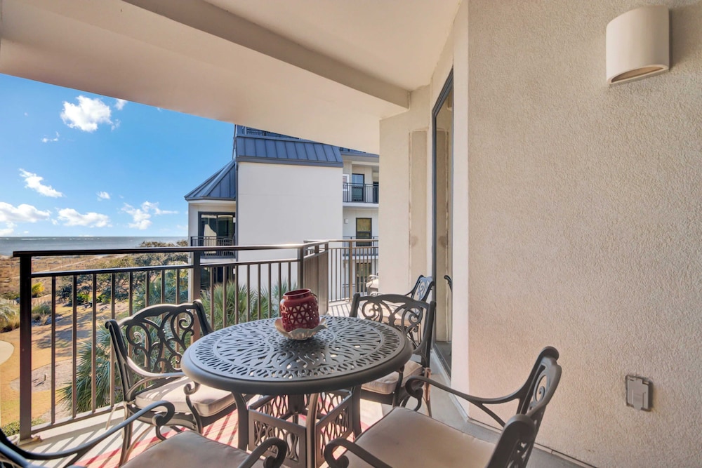Oceanfront w/ Pool + Beach Access & Balcony View 312 B Shipwatch by Avantstay