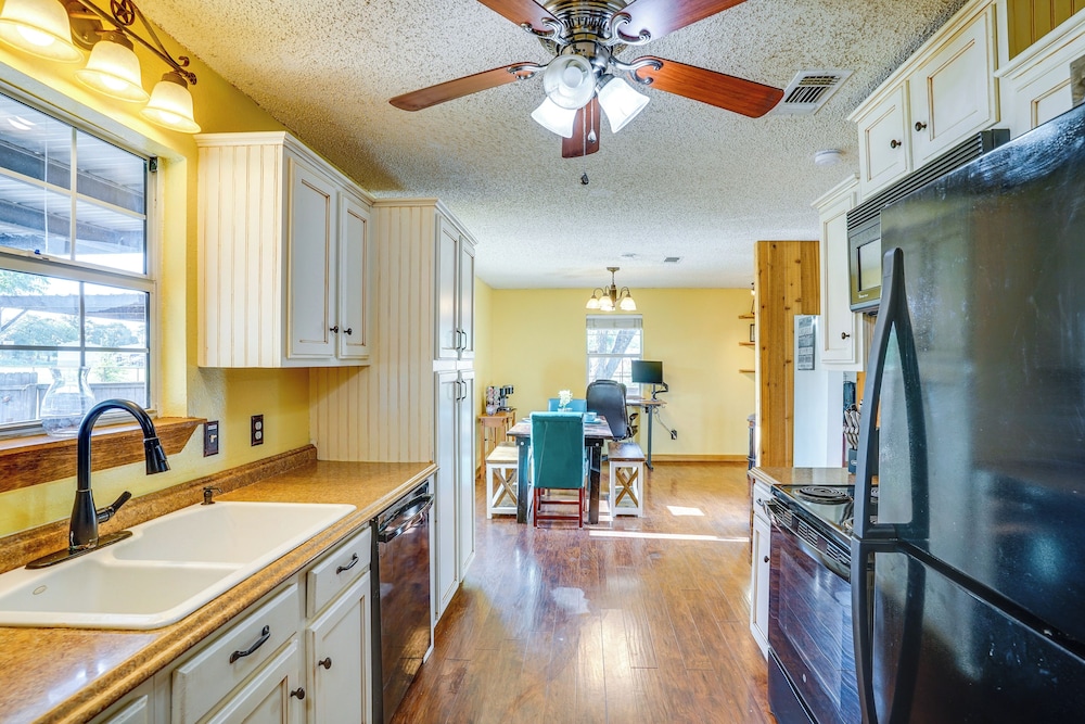 Peace, Space & Starry Nights: Ranch Home in Azle