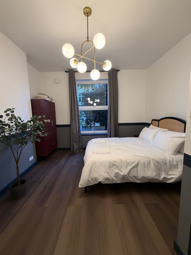 Luxury 2 5 Bedroom Flat in Southsea