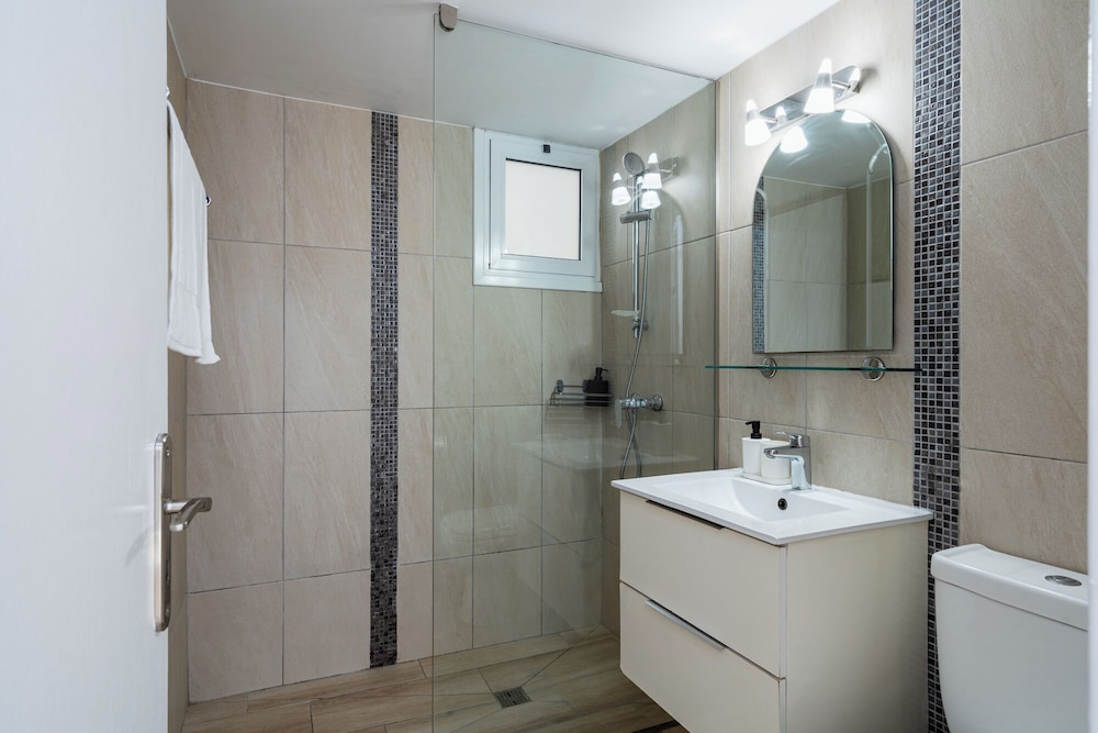 Levante - 2-BR Apt. & Terrace in Larnaca