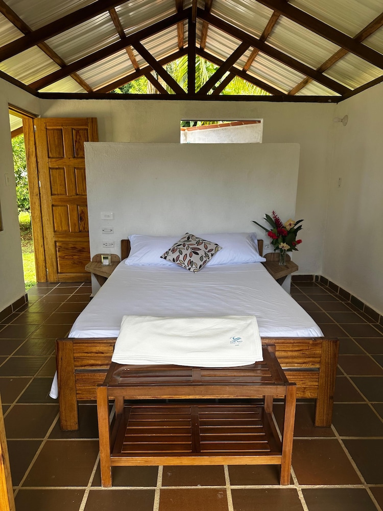 Pacific Waves Hostel & Surf