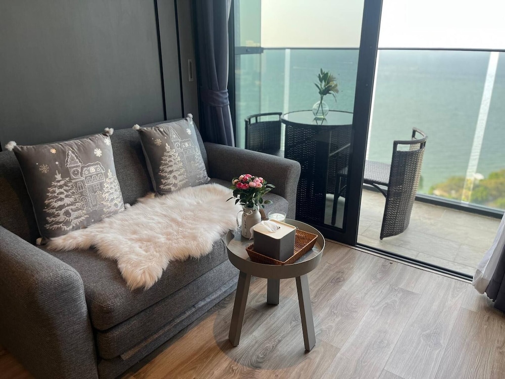 Breath Taking Sea View - Luxury Living