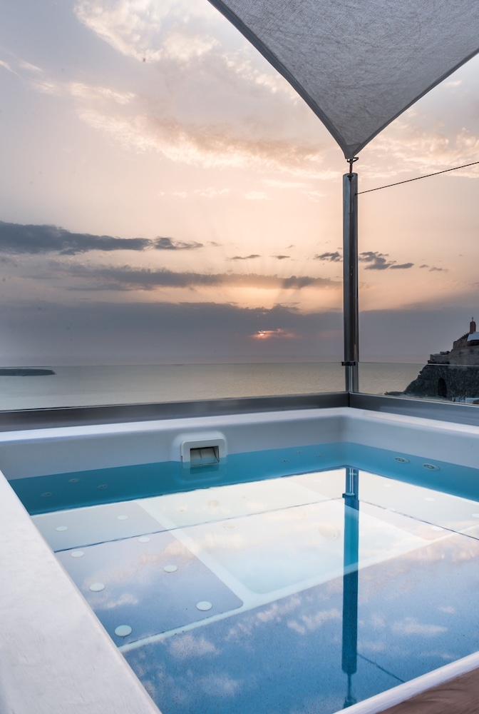 Hyperion Oia Suites