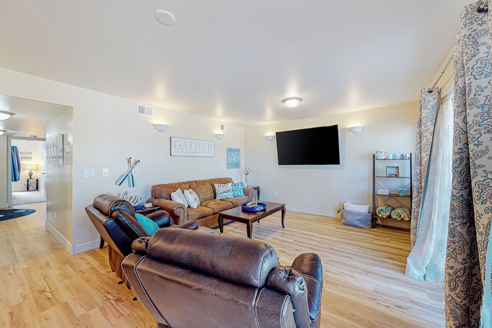 Waterfront Condo W & Dock Access