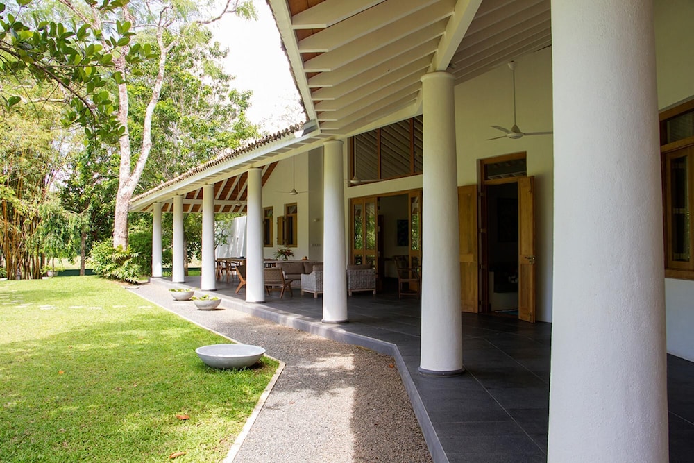 Family House With Large Garden In A Peaceful Setting view 2