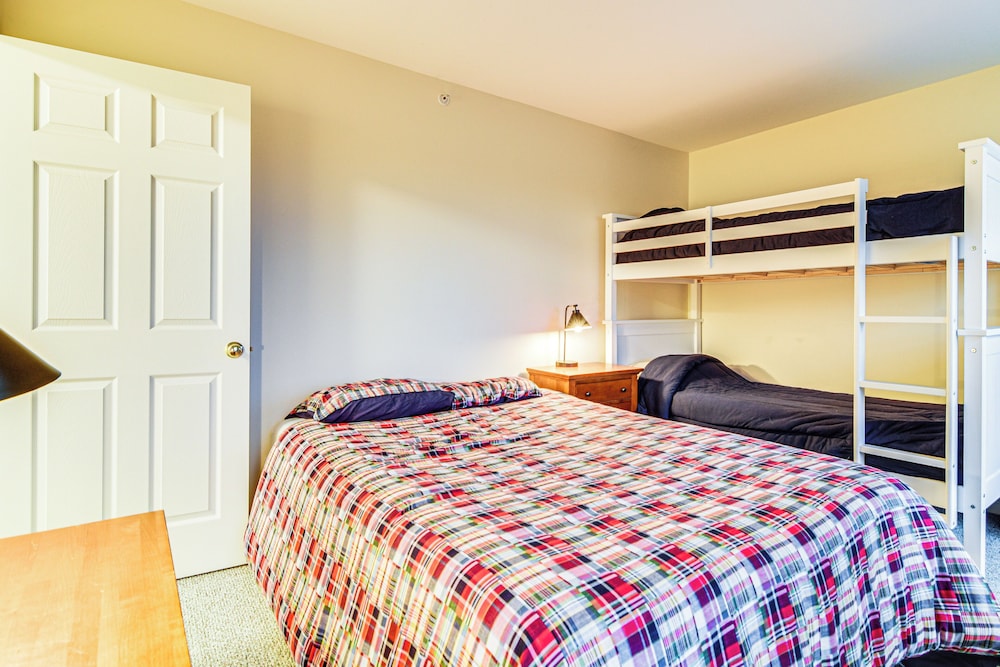 Ski-in/ski-out Condo at Pleasant Mountain!