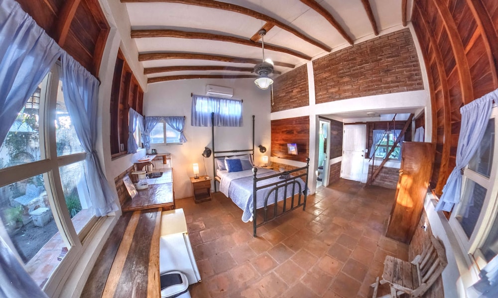 2 Casitas for 8 Guests on Beach Front w Pool AC