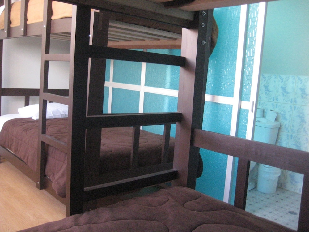 Mango Hostel Bed & Breakfast