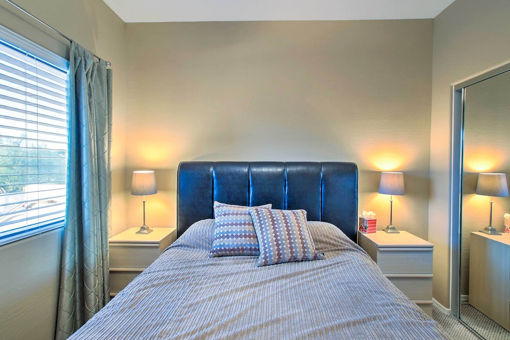 Lovely Condo w/ Balcony < 3 Miles to Parks + Golf!