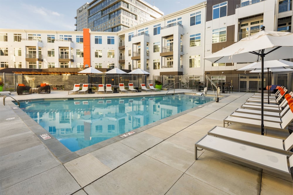 Global Luxury Suites at Reston - Property Image 2