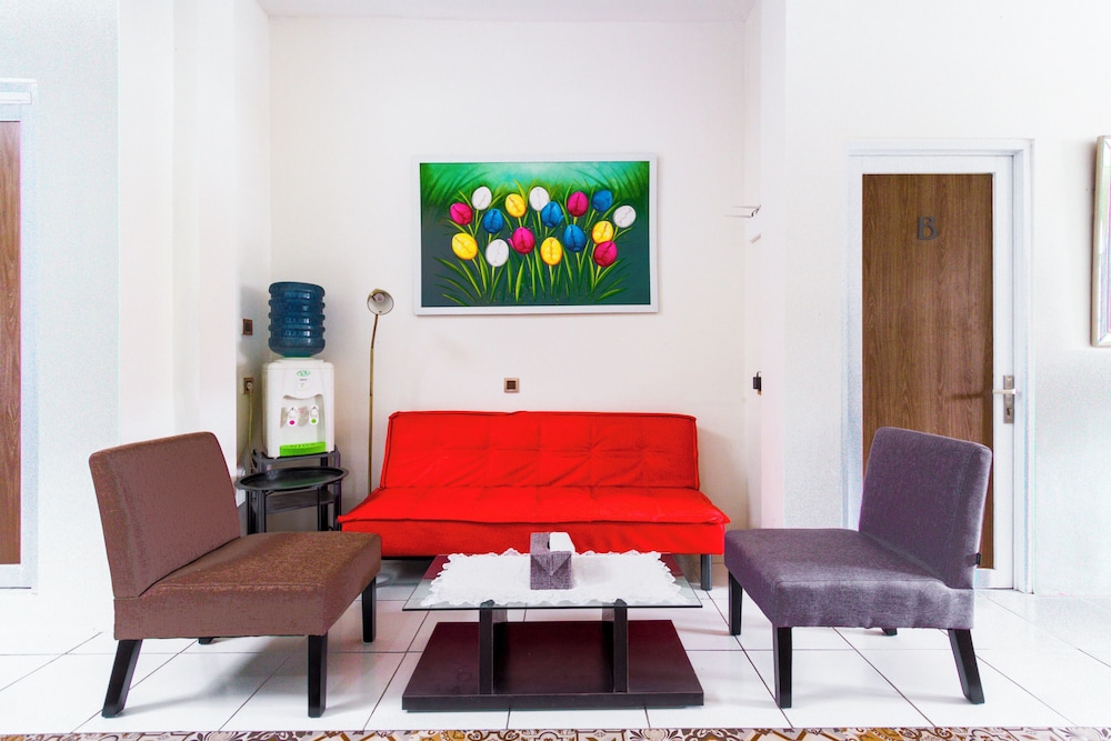 OYO 2975 House Of Mahira Syariah view 2
