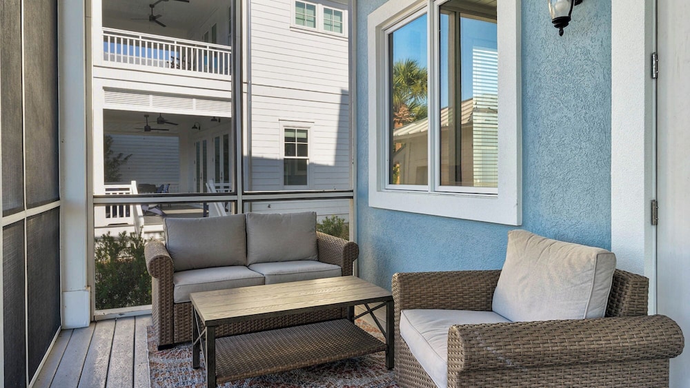 Lakefront Haven in Carillon Beach