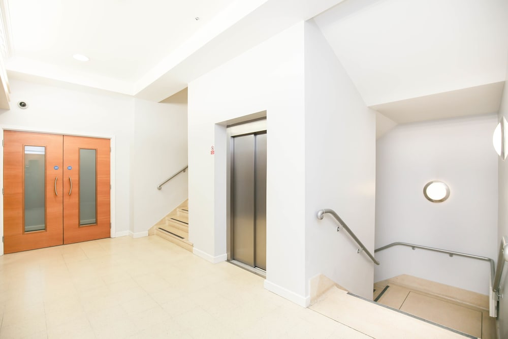 Week2Week Fabulous 1 Bedroom City Centre Apartment view 2