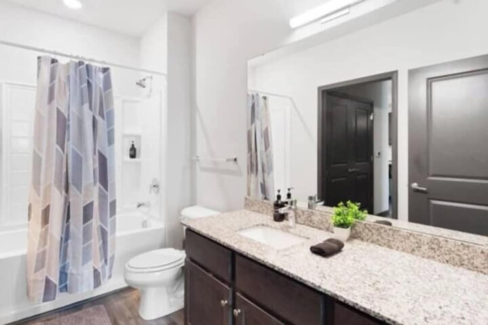 Luxe King 2BR Suite in North Raleigh