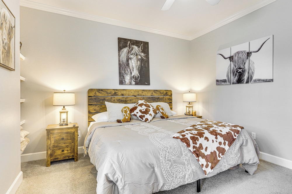 3 Mi to Owa: Modern Condo w/ Resort Pool!