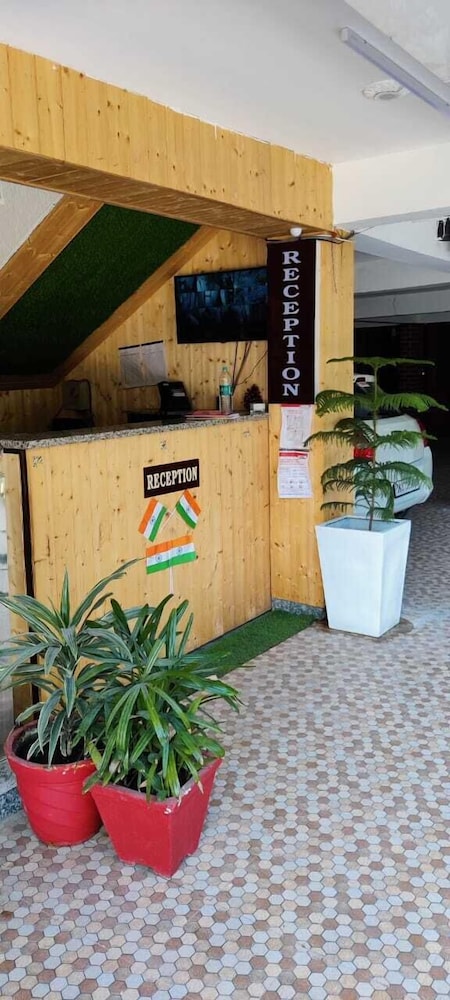 Lobby & Reception