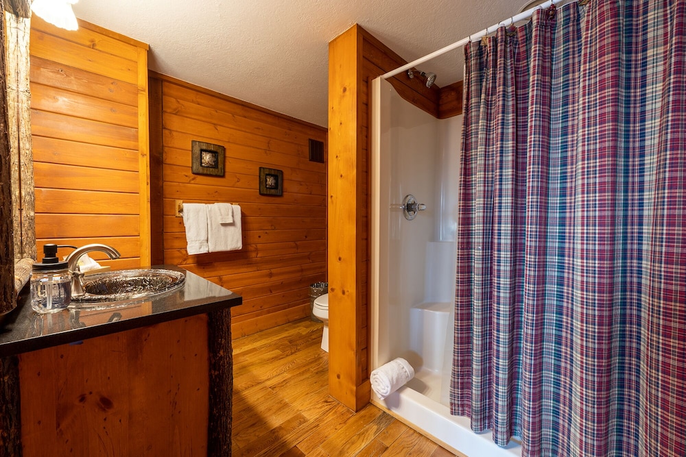 stayNantahala – Smoky Mountain Cabins and Luxury Yurts