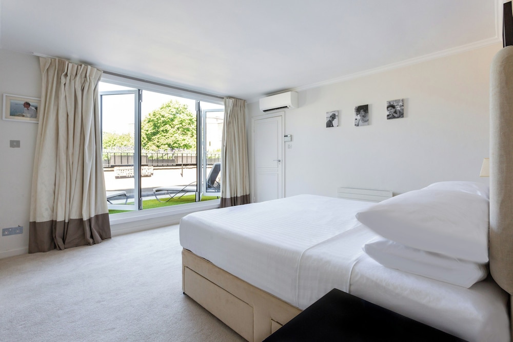 Somerset Square by Onefinestay