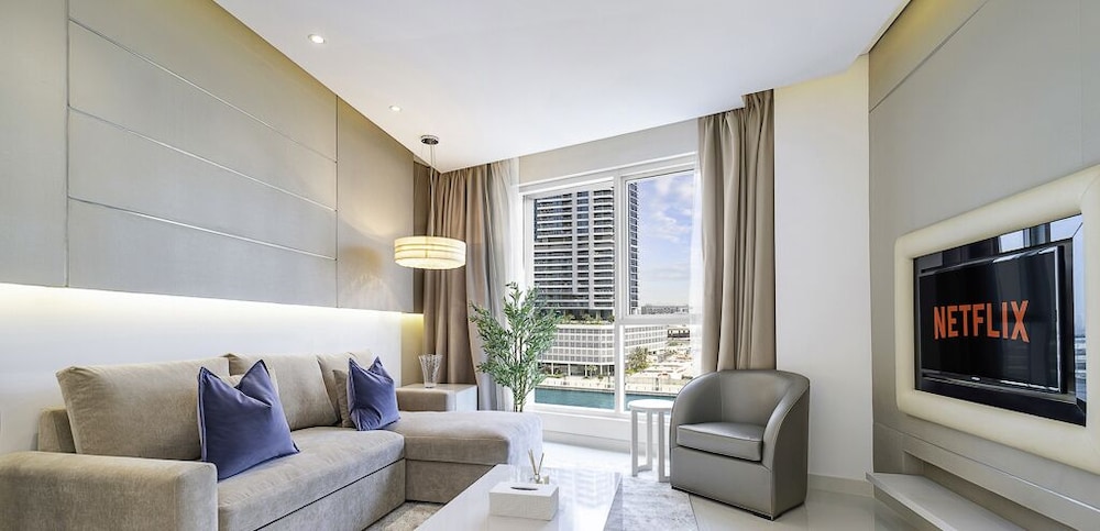 LUX The Voleo Canal View Suite