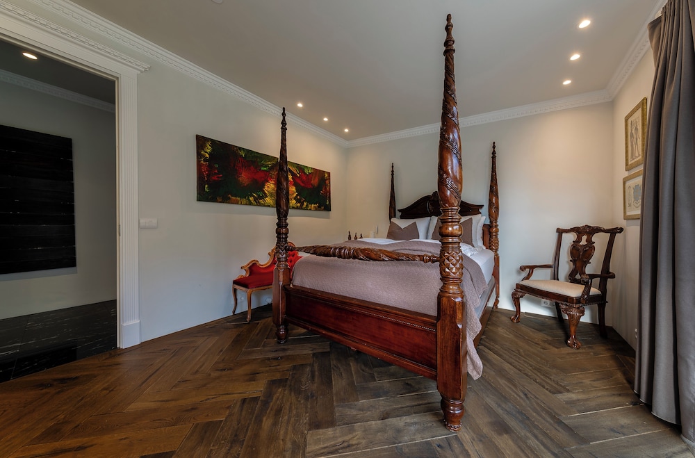 ICELAND SJF Villa , Hot tub & Outdoor Sauna Amazing Mountains View - 15 min to downtown