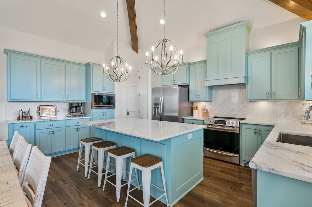 Tidewater 4 Bedroom Home by RedAwning