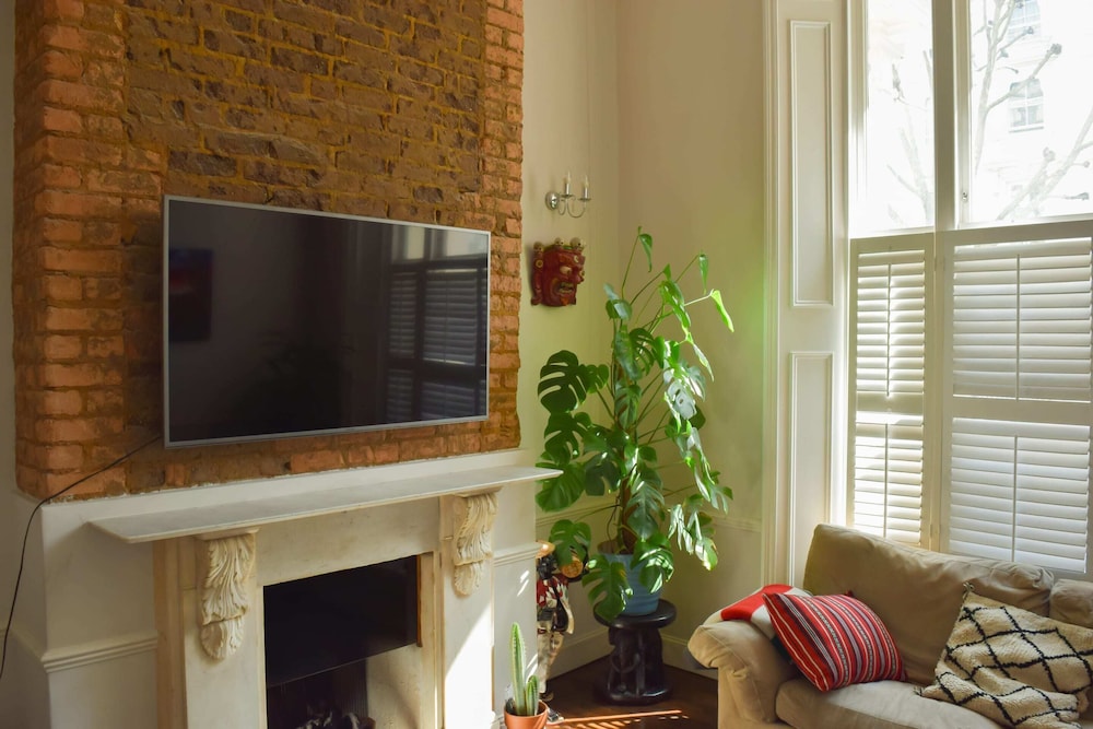 Large 2 Bedroom Apartment in Central London