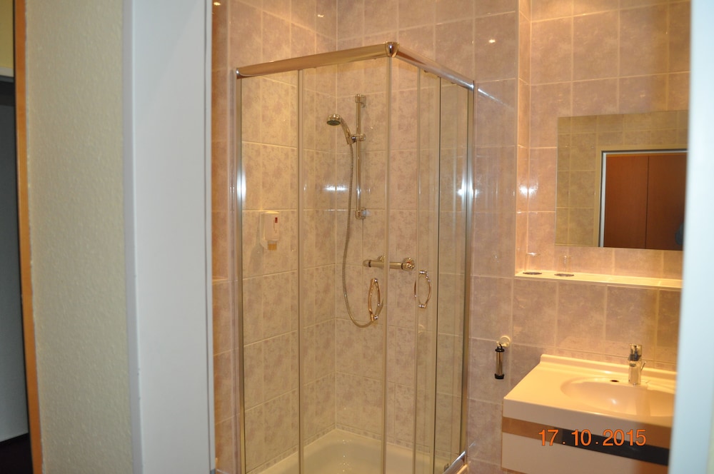 Savas Rooms