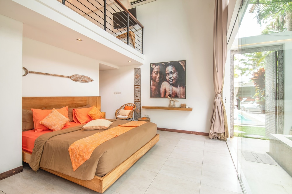 Dreamy 5BR Haven, 200m to Berawa's Blissful Beach