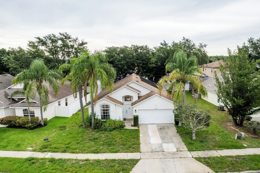 Bright Queen BR + Pool Retreat Near Disney