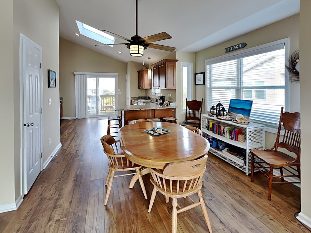 Pelican Nest by Topsail Realty