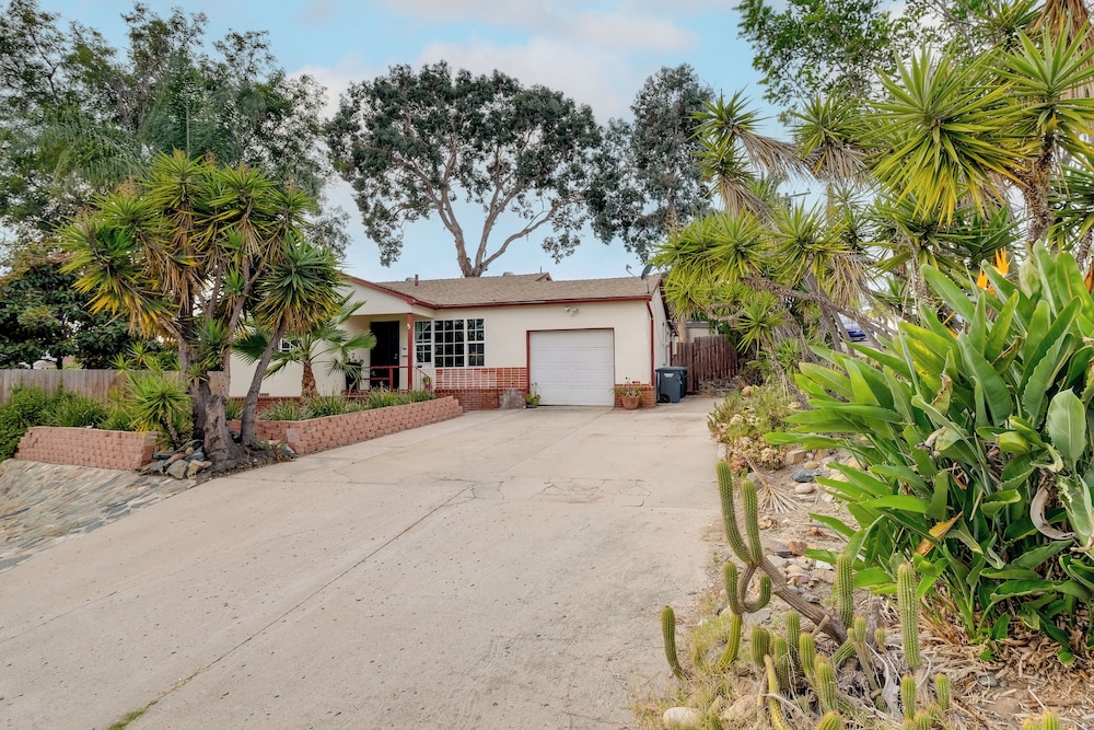 Dog-friendly California Home w/ Patio, Near Hiking