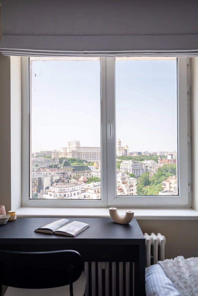 Views of all the Palaces 2BR Stunner
