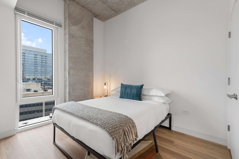 The Nova 4BR Family Friendly Near Lincoln Park