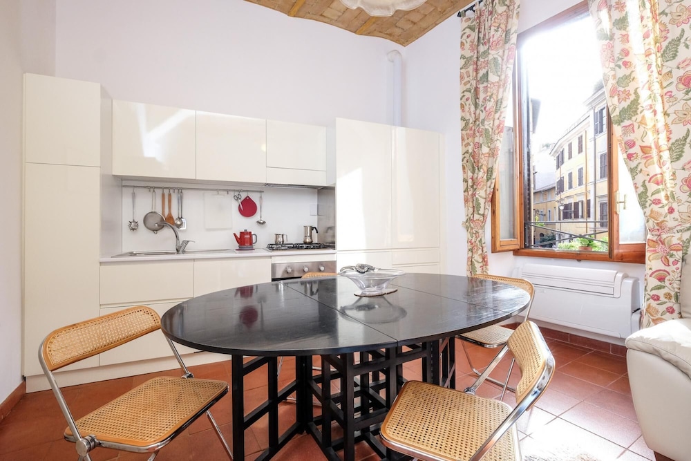 Trastevere Charming Retreat on Cobblestone Street