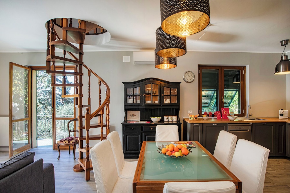 Seaview Apartment with Garden in Recco