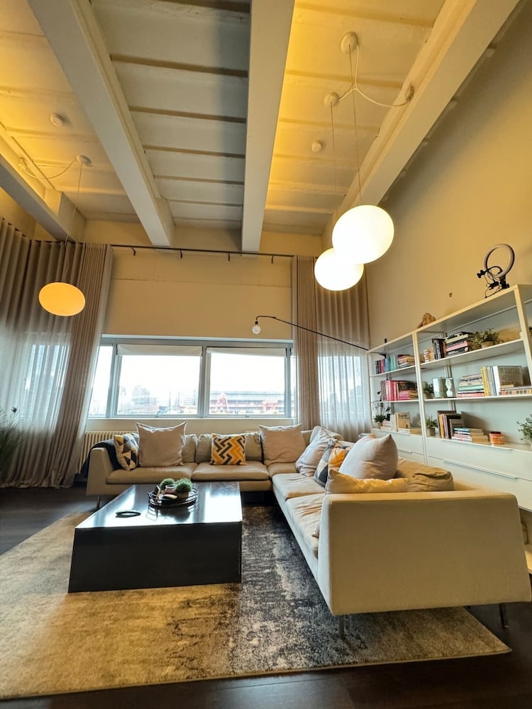 Industrial-chic 1BD Loft by the River Fulham!