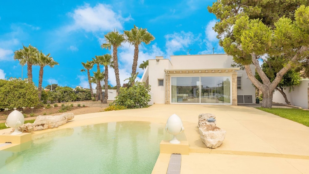 Villa Eriberto - Pool 3 Bedrooms 8 Sleeps