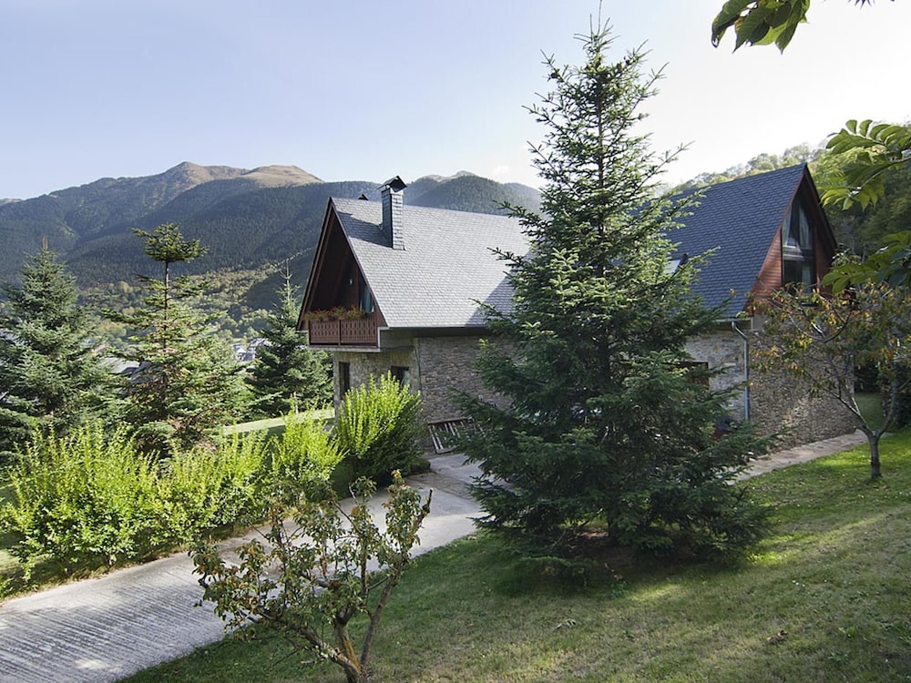 Modern Mansion in Vielha with Sauna & Hot Tub photo 2