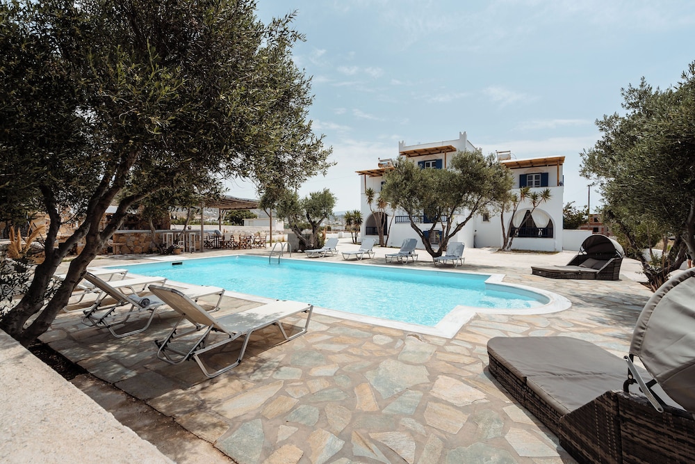 Diamantis studios apartments