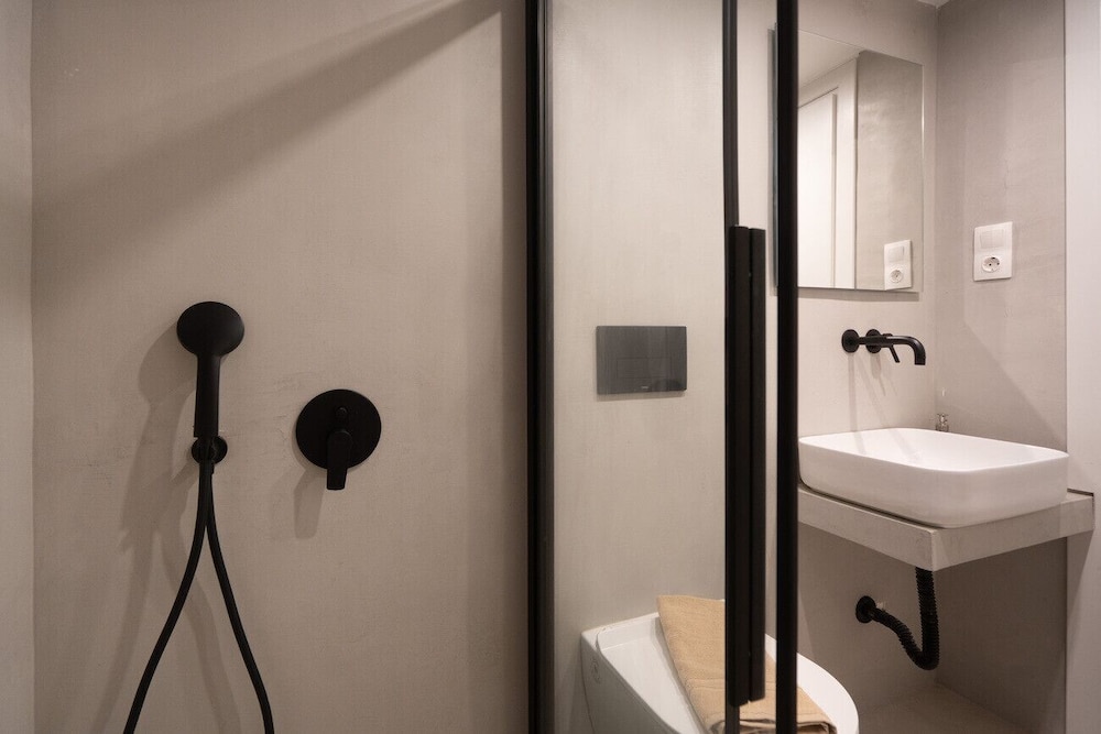 LIV - Deluxe 2BD Apartment in Athens