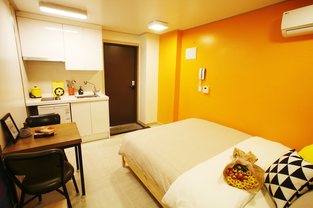 hotel room