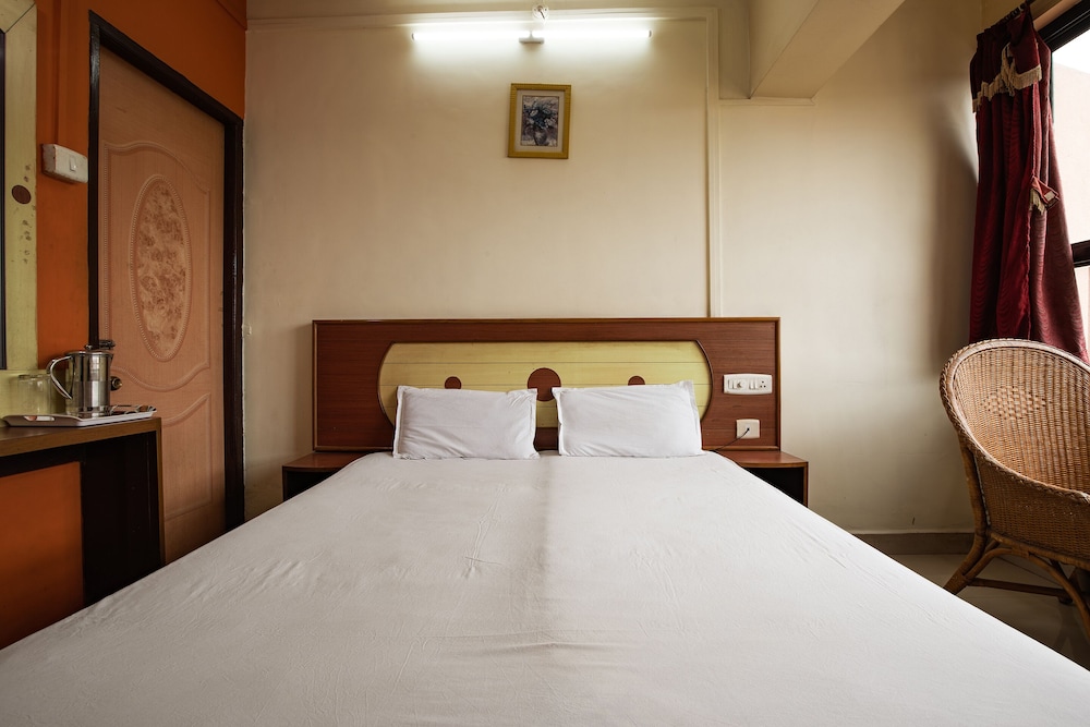 SPOT ON 6991 Hotel Poonam view 3