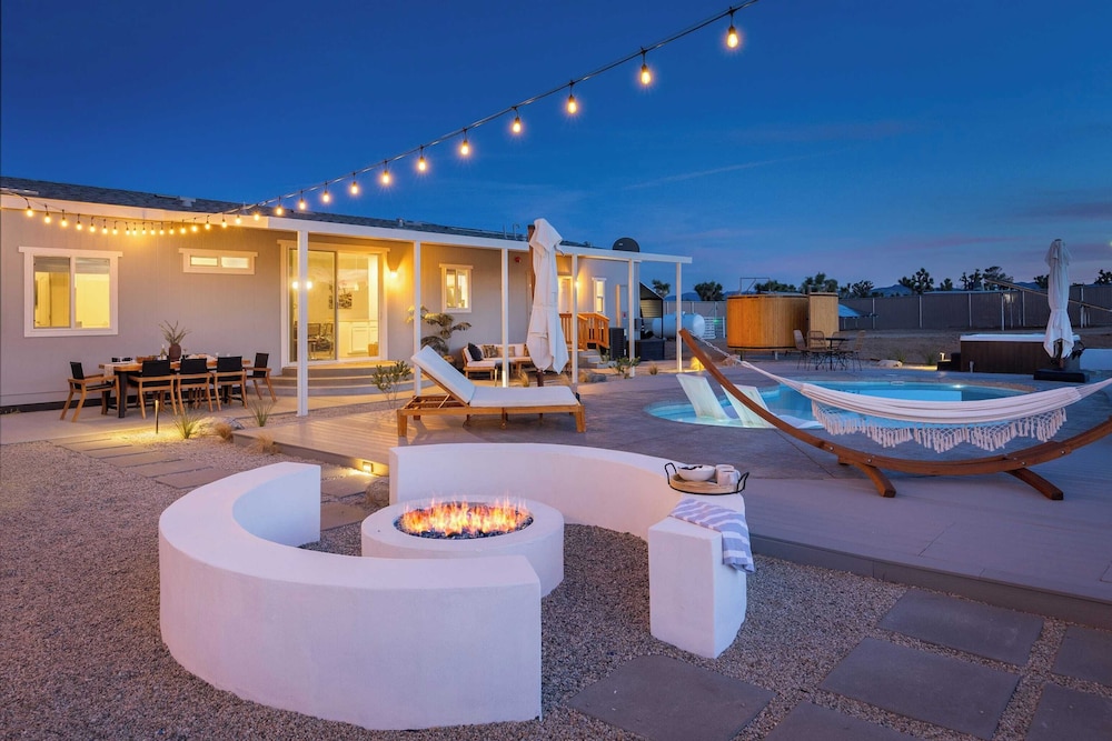 Pool, Spa, Pickleball & Piano Near Pioneertown Harmony House by Avantstay