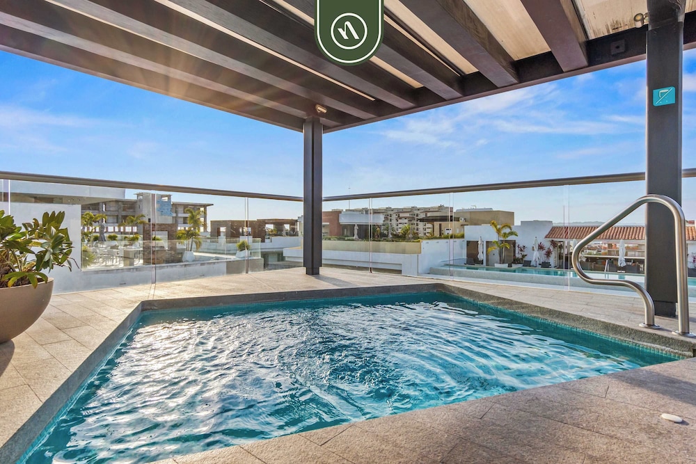 Amazing 1 BR Condo in Romantic Zone - Rooftop Pool