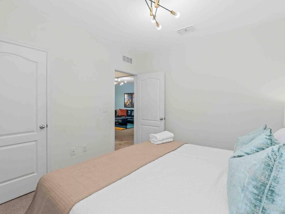 Super Comfy- 7BD 5 5BA Sleep s 22 w Amenities