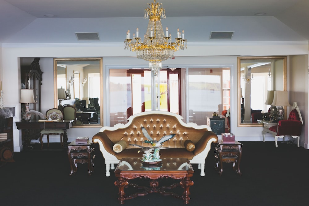 Moose Lodge Estate
