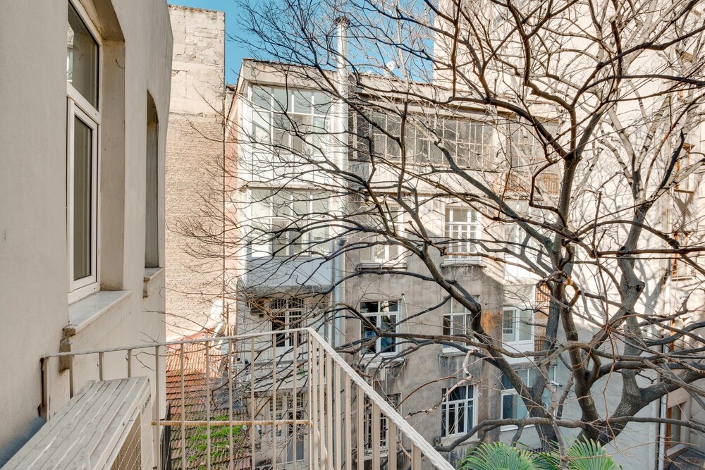 Historical Flat With Balcony Near Galata Tower