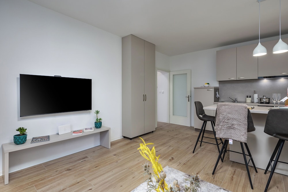 City Apartment Nurli Near Beach