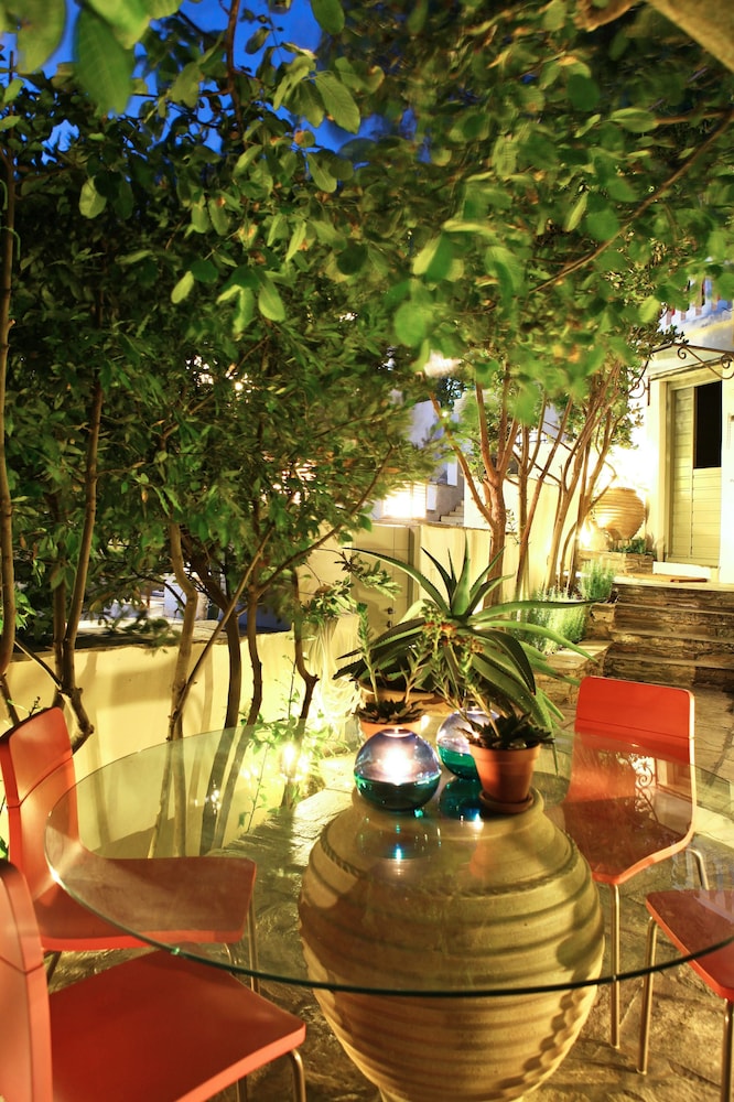 Tinos E Houses